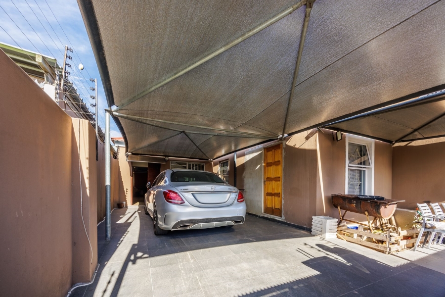 6 Bedroom Property for Sale in Silwood Heights Western Cape